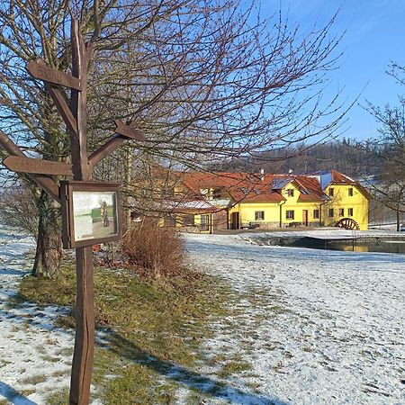 Podvesky Mlyn Hotel Tlumacov Exterior photo