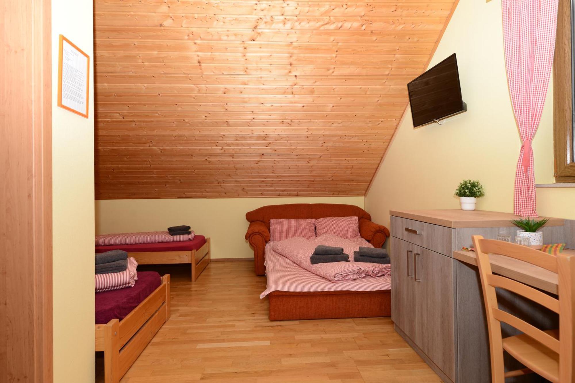 Podvesky Mlyn Hotel Tlumacov Exterior photo
